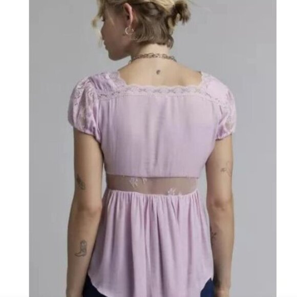 Urban Outfitters Kimchi Blue Isabella Puff Sleeve Lace Blouse light purple Sz M - Picture 11 of 11